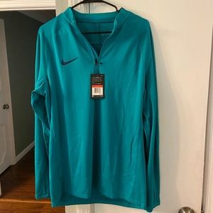 Men’s Nike 1/2 zip NEW WITH TAGS